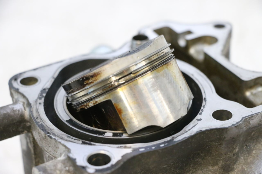 photo de CYLINDER BARREL PISTON HONDA PCX (JF57/JF64) 125 (2014 - 2018) - Zoom on usage condition