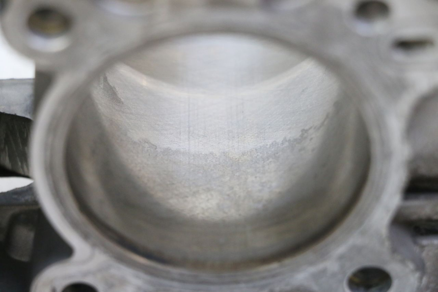 photo de CYLINDER BARREL PISTON PIAGGIO VESPA LX 150 (2005 - 2013) - Fixing points details