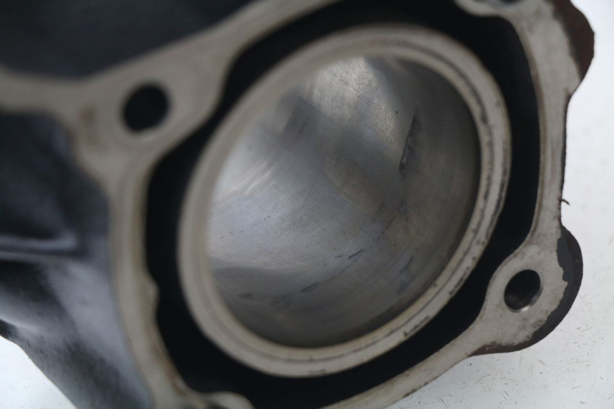 photo de CYLINDER BARREL PISTON PEUGEOT SATELIS COMPRESSOR K15 125 (2006 - 2009) - Alternative perspective