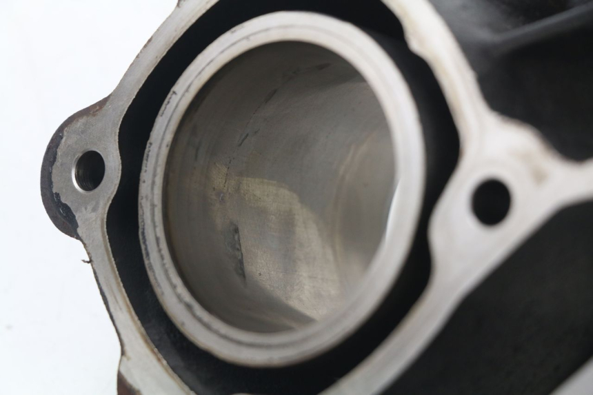 photo de CYLINDER BARREL PISTON PEUGEOT SATELIS COMPRESSOR K15 125 (2006 - 2009) - Fixing points details