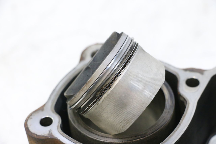 photo de CYLINDER PISTON PEUGEOT SATELIS 125 (2006 - 2009) - Focus on structure
