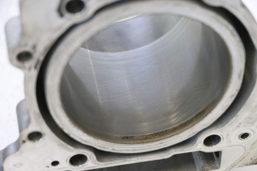photo de CYLINDER BARREL PISTON CAN-AM SPYDER RS 1000 (2008 - 2012) - Fixing points details
