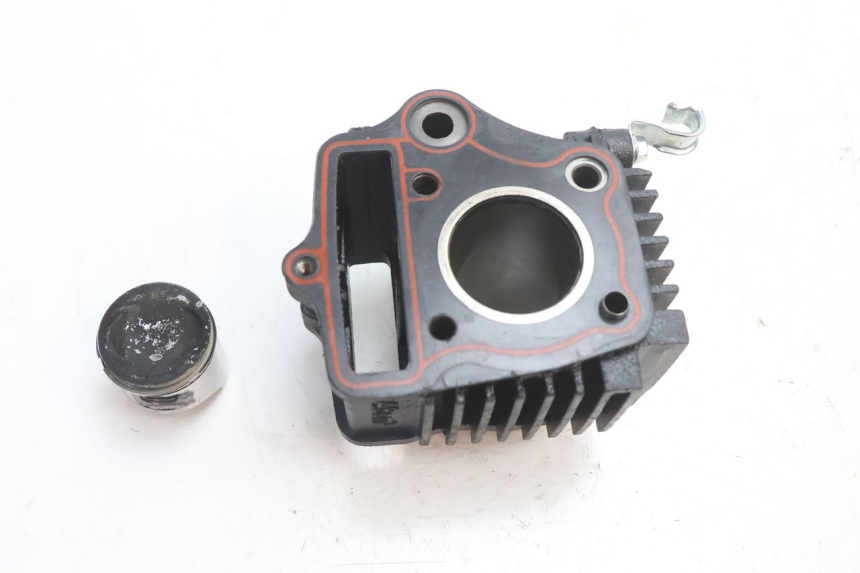 photo de CYLINDER BARREL PISTON YAMASAKI STREET 50 (2013 - 2018) - Zoom on usage condition