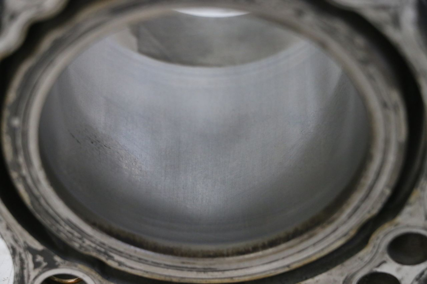 photo de CYLINDER BARREL PISTON SUZUKI SV S 650 (1999 - 2002) - Alternative perspective