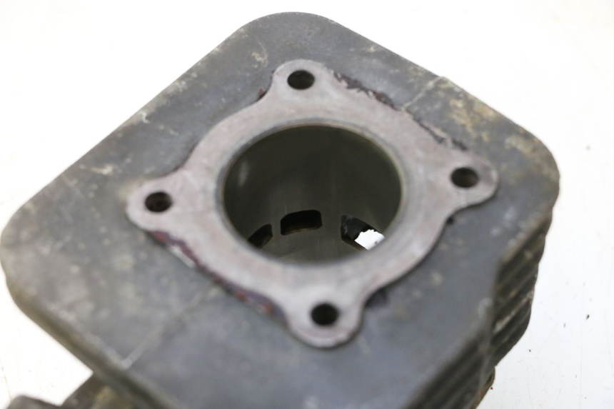 photo de CYLINDER BARREL PISTON PEUGEOT TREKKER 50 (1995 - 2004) - Technical close-up
