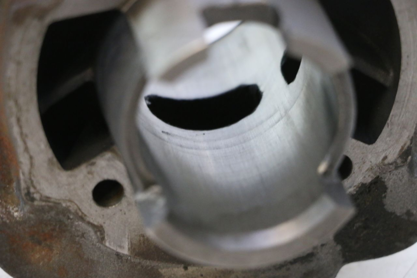 photo de CYLINDER BARREL PISTON PIAGGIO TYPHOON 50 (2000 - 2009) - Fixing points details