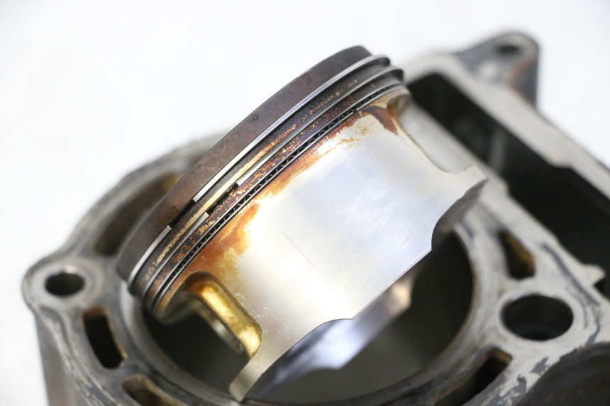 photo de CYLINDER PISTON YAMAHA X-MAX XMAX 250 (2006 - 2009) - Detailed visual inspection