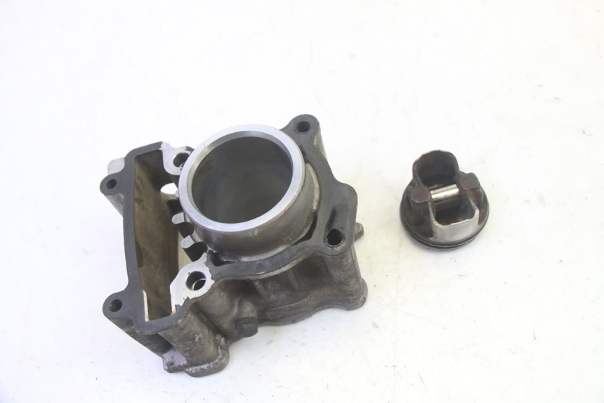 photo de CYLINDER BARREL PISTON YAMAHA X-MAX XMAX 125 (2010 - 2013) - Zoom on usage condition