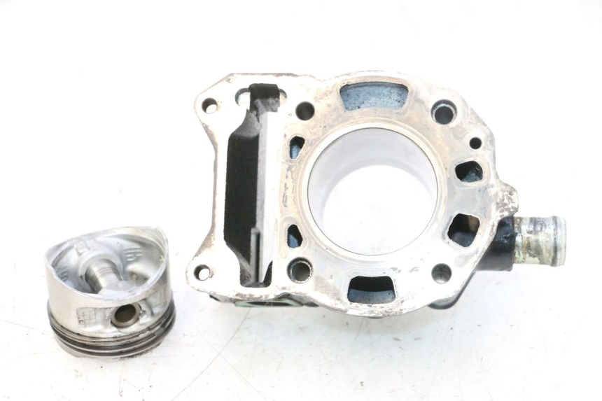photo de CYLINDER PISTON PIAGGIO X9 EVOLUTION 125 (2003 - 2007) - Technical close-up