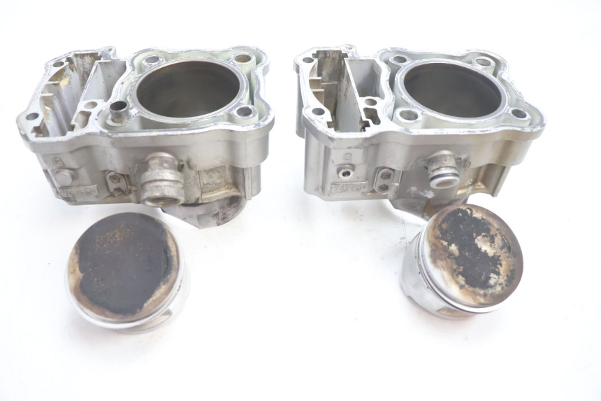 photo de CYLINDER BARREL PISTON HONDA XRV AFRICA TWIN 750 (1990 - 1992) - Alternative perspective