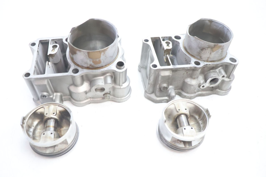 photo de CYLINDER BARREL PISTON HONDA XRV AFRICA TWIN 750 (1990 - 1992) - Technical close-up