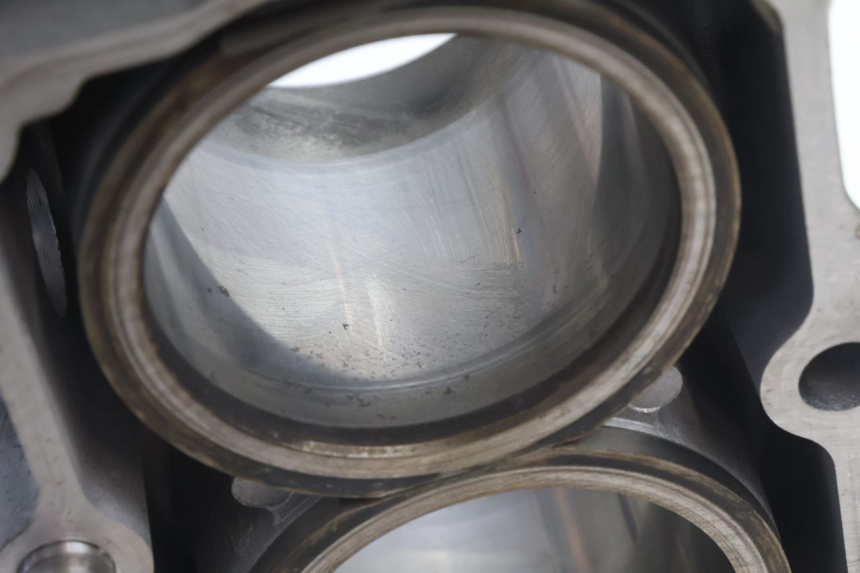 photo de CYLINDER BARREL PISTON KAWASAKI ZZR 600 (1995 - 2004) - Additional view of the item