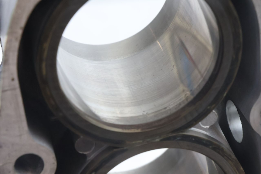 photo de CYLINDER BARREL PISTON KAWASAKI ZZR 600 (1995 - 2004) - Focus on structure