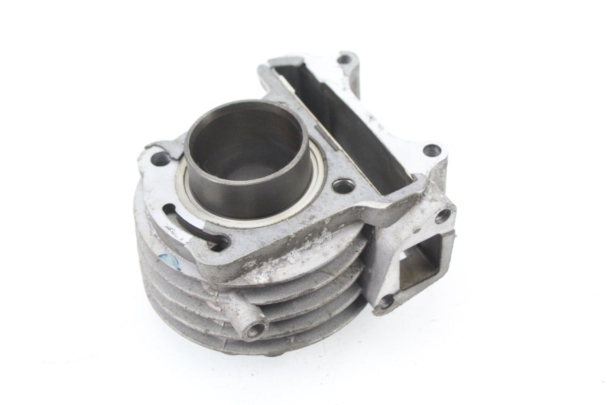 photo de CYLINDER BARREL BAOTIAN TRAVEL SPIRIT 50 (2010 - 2012) - Fixing points details