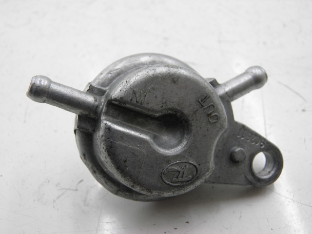 photo de FUEL TANK VALVE BENZHOU YY50QT31 VINTAGE 50 (2009 - 2012) - Zoom on usage condition
