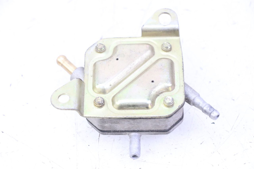photo de FUEL TANK VALVE DAELIM BESBI 125 (2007 - 2008) - Alternative perspective