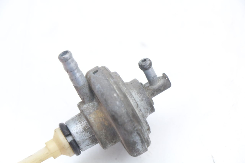 photo de FUEL TANK VALVE PIAGGIO FLY 4T 50 (2004 - 2010) - Zoom on usage condition