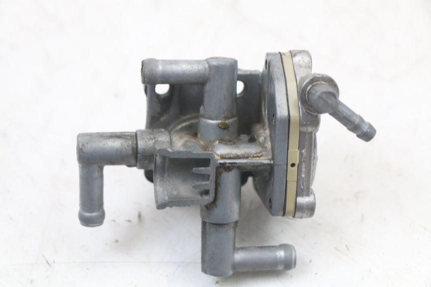 photo de FUEL TANK VALVE SUZUKI GS F 500 (2004 - 2007) - Technical close-up