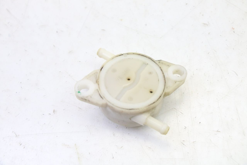 photo de FUEL TANK VALVE PIAGGIO SUPER LX 125 (2000 - 2003) - Alternative perspective