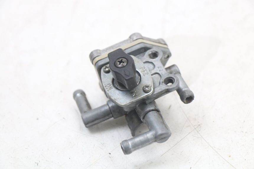 photo de FUEL TANK VALVE SUZUKI GS F 500 (2004 - 2007) - Zoom on usage condition