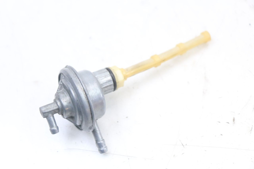 photo de FUEL TANK VALVE PIAGGIO TYPHOON 50 (2000 - 2009) - Alternative perspective