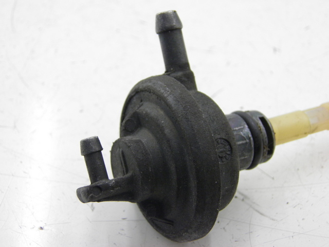 photo de FUEL TANK VENT YAMAHA YP MAJESTY 125 (2007 - 2010) - Zoom on usage condition