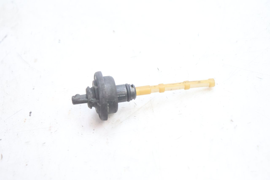 photo de FUEL TANK VENT YAMAHA YP MAJESTY 125 (2002 - 2006) - Alternative perspective