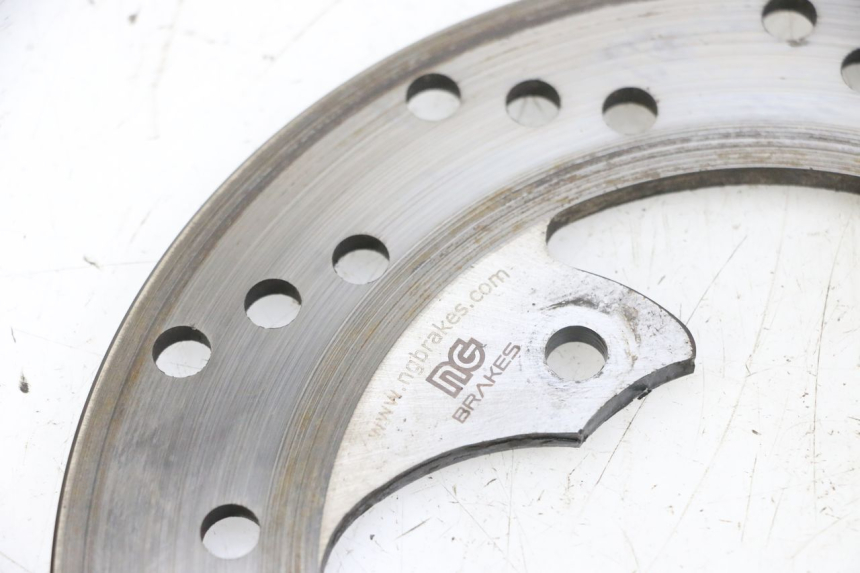 photo de REAR BRAKE DISC YAMAHA YP MAJESTY 125 (2002 - 2006) - Fixing points details