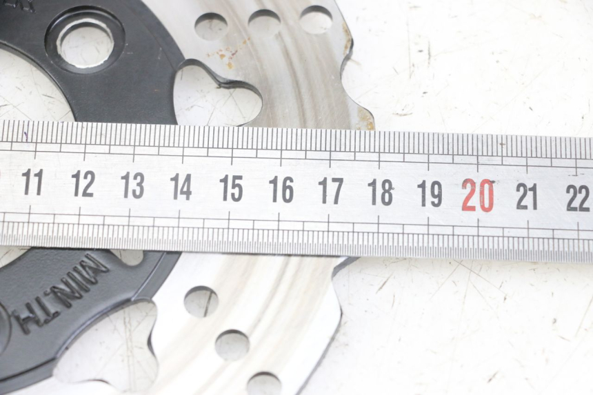 photo de FRONT BRAKE DISC NECO ONE SX 4T 50 (2022 - 2025) - Zoom on usage condition