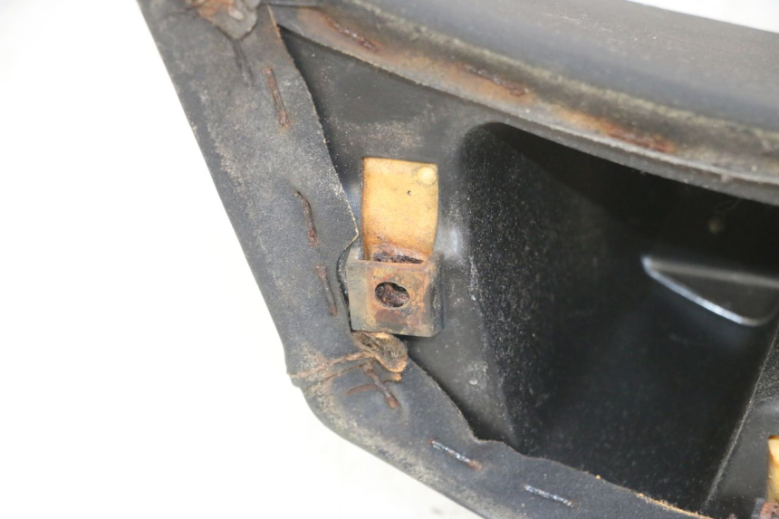 photo de BACKREST PEUGEOT SATELIS 125 (2013 - 2018) - Technical close-up