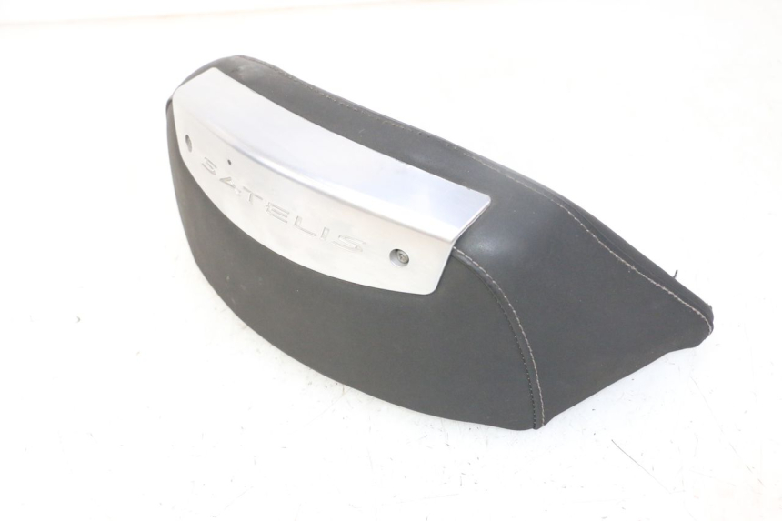 photo de BACKREST PEUGEOT SATELIS 125 (2013 - 2018) - Fixing points details