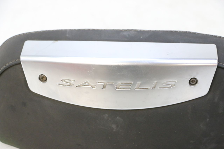 photo de BACKREST PEUGEOT SATELIS 125 (2010 - 2012) - Alternative perspective