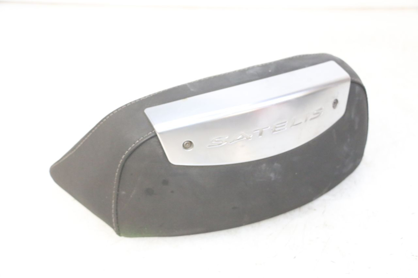 photo de BACKREST PEUGEOT SATELIS 125 (2010 - 2012) - Fixing points details