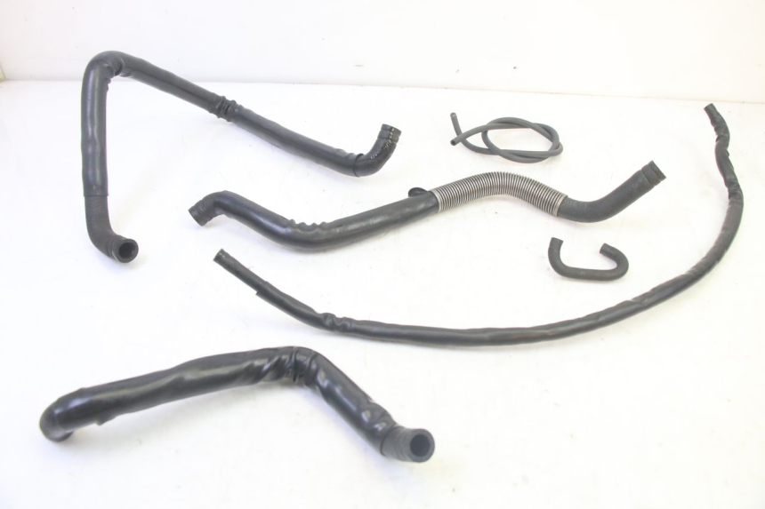 photo de RADIATOR HOSE QUADRO 4 4D 350 (2015 - 2018) - Main view