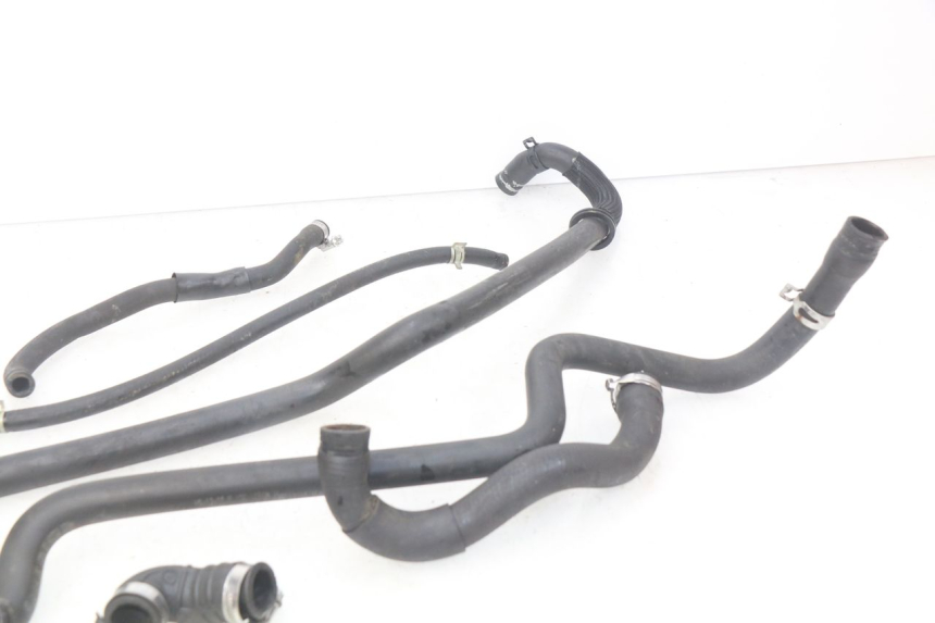 photo de RADIATOR HOSE PEUGEOT GEOPOLIS 400 (2007 - 2013) - Alternative perspective
