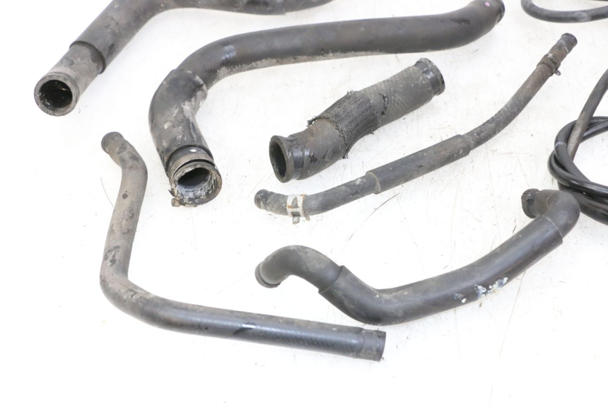 photo de RADIATOR HOSE SUZUKI GSR 750 (2011 - 2017) - Alternative perspective