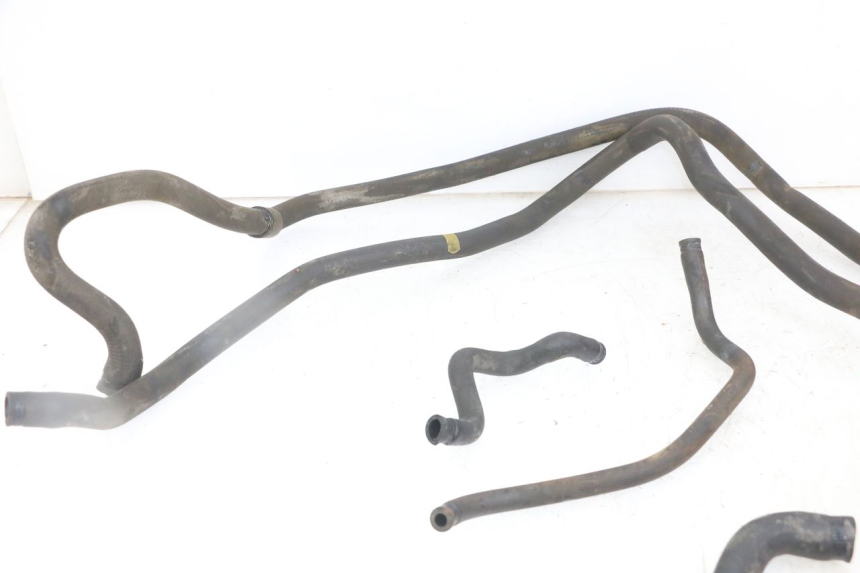 photo de RADIATOR HOSE PIAGGIO MP3 LT 300 (2010 - 2016) - Fixing points details