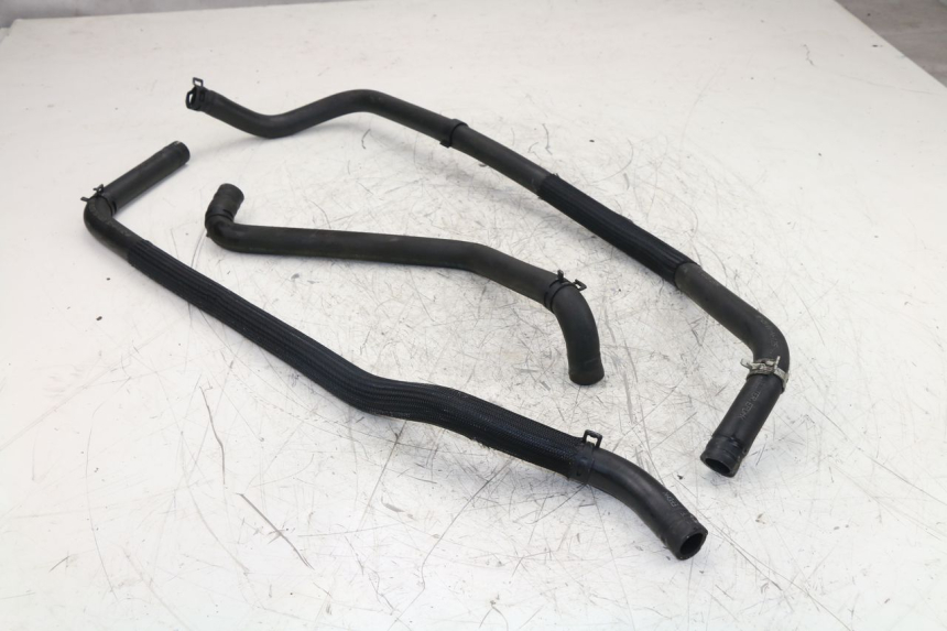 photo de RADIATOR HOSE PEUGEOT SATELIS 125 (2010 - 2012) - Alternative perspective