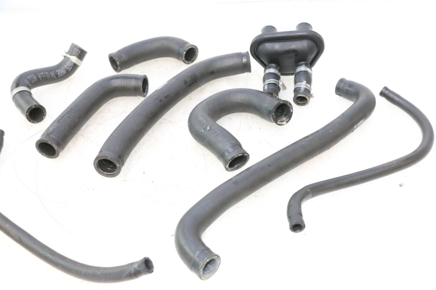 photo de RADIATOR HOSE CAN-AM SPYDER RS 1000 (2008 - 2012) - Alternative perspective
