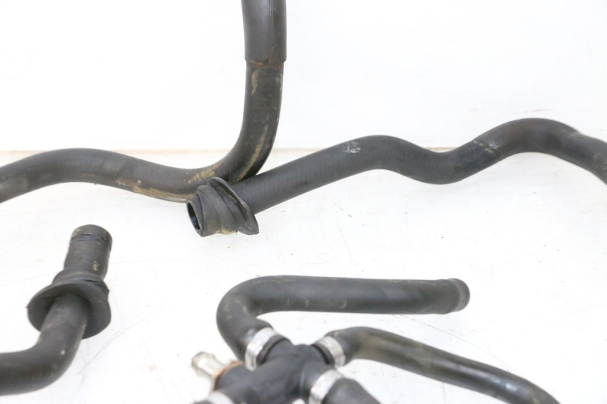 photo de RADIATOR HOSE PIAGGIO VESPA GTS SUPER IE 125 (2009 - 2016) - Alternative perspective