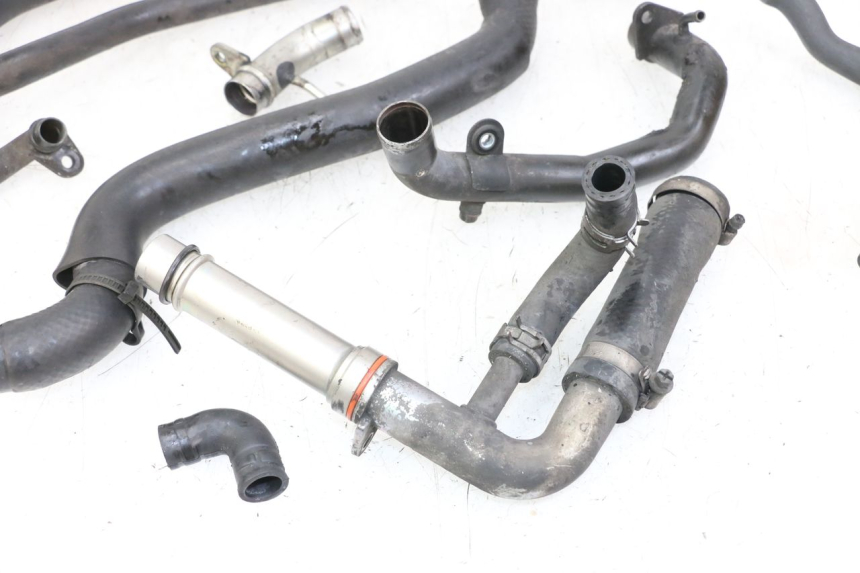 photo de RADIATOR HOSE YAMAHA FZ1 FAZER 1000 (2007 - 2009) - Technical close-up