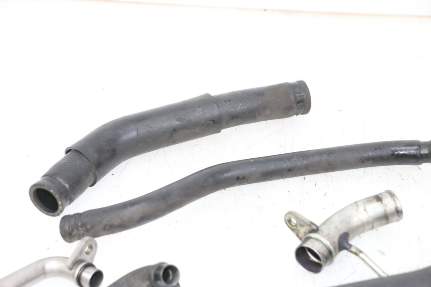 photo de RADIATOR HOSE YAMAHA FZ1 FAZER 1000 (2007 - 2009) - Surface and material condition