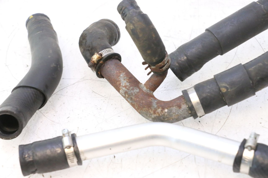 photo de RADIATOR HOSE YAMAHA YZF R6 600 (2008 - 2009) - Fixing points details