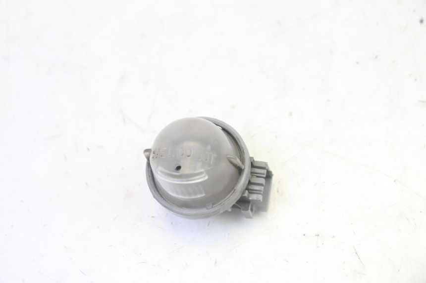 photo de LICENSE PLATE LIGHT SUZUKI BURGMAN 125 (2007 - 2014) - Zoom on usage condition