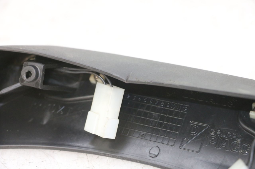 photo de NUMBER PLATE LIGHTING PIAGGIO MP3 LT 300 (2010 - 2016) - Zoom on usage condition