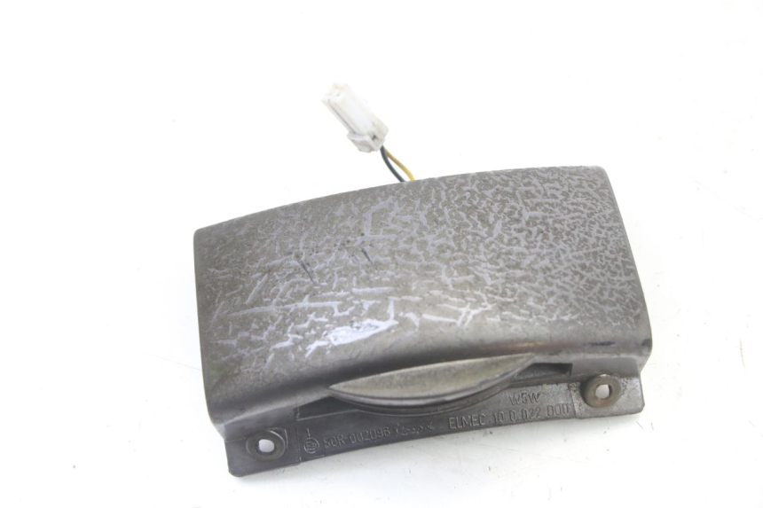 photo de NUMBER PLATE LIGHTING PIAGGIO VESPA GRANTURISMO 125 (2003 - 2007) - Zoom on usage condition