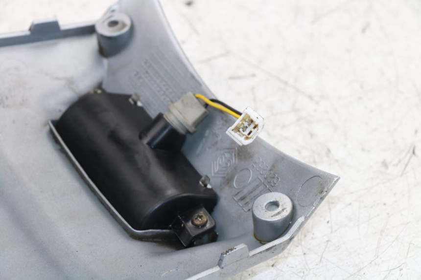 photo de NUMBER PLATE LIGHTING PIAGGIO X8 STREET 125 (2006 - 2007) - Zoom on usage condition