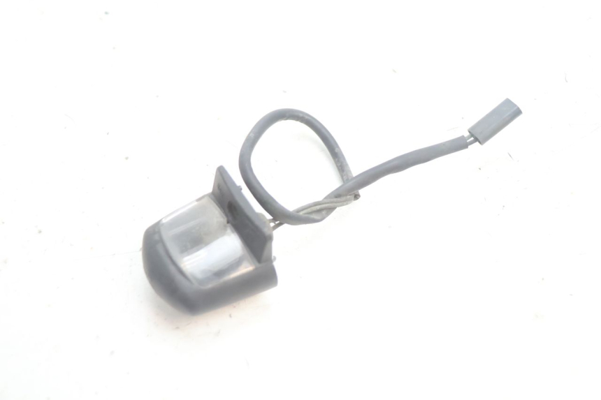 photo de NUMBER PLATE LIGHTING YAMAHA YP MAJESTY 125 (2002 - 2006) - Zoom on usage condition