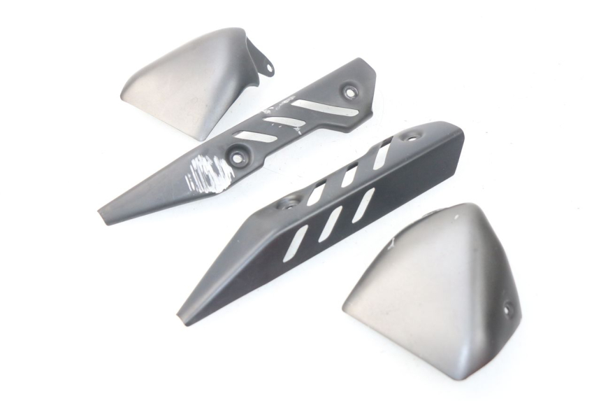 photo de RADIATOR SCOOP MV AGUSTA BRUTALE R WALLY 910 (2008 - 2008) - Main view