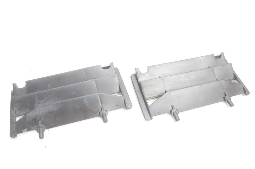 photo de RADIATOR SCOOP RIEJU MRT PRO SUPERMOTARD 50 (2007 - 2018) - Alternative perspective